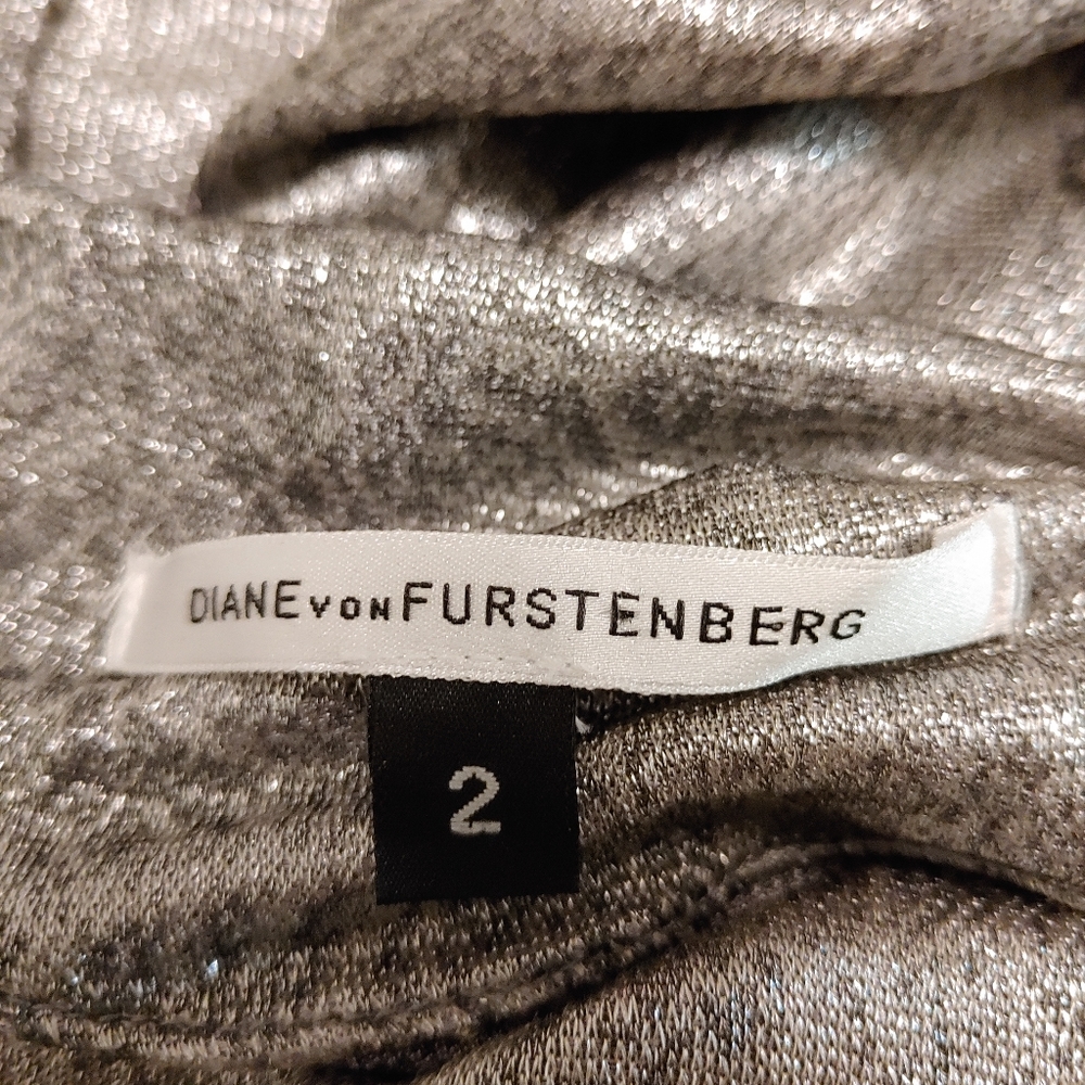 DIANE VON FURSTENBERG DVF Merc Silver Cameo Blossom Dress in Size 2